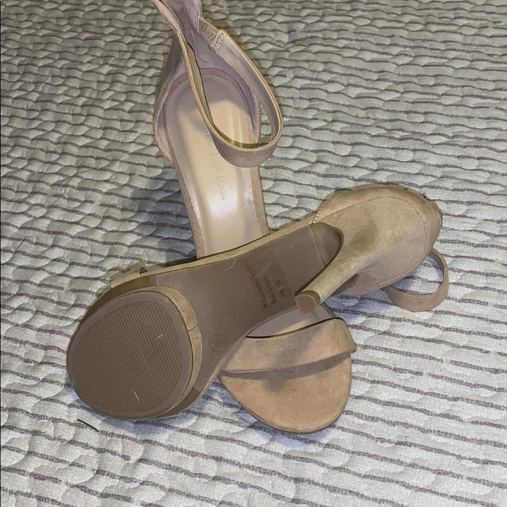 Tan heels🤩 - Picture 2 of 3